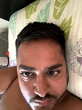 Snapshot of blrguychub chatting on 13, 9, 2025 blrguychub online show from 13, 9, 2025