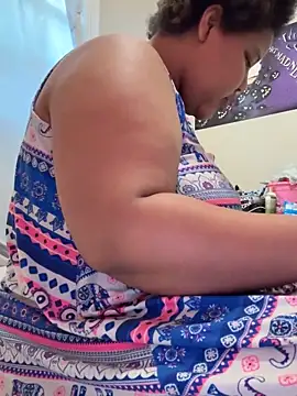 chocolate bella online show from 15, 10, 2025