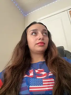 Snapshot of CharmingMaddie chatting on 4, 11, 2025 CharmingMaddie online show from 4, 11, 2025