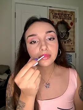 Snapshot of CharmingMaddie chatting on 3, 12, 2025 CharmingMaddie online show from 3, 12, 2025