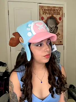 Snapshot of CharmingMaddie chatting on 4, 12, 2025 CharmingMaddie online show from 4, 12, 2025