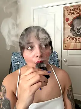 Snapshot of CharmingMaddie chatting on 5, 12, 2025 CharmingMaddie online show from 5, 12, 2025