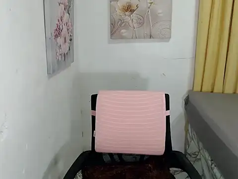 Snapshot of fuckerfriendsxx chatting on 21, 10, 2025 fuckerfriendsxx online show from 21, 10, 2025