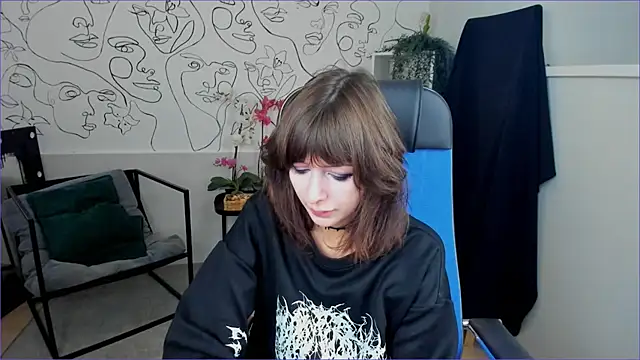 Snapshot of CrystallBloom chatting on 30, 9, 2025 CrystallBloom online show from 30, 9, 2025