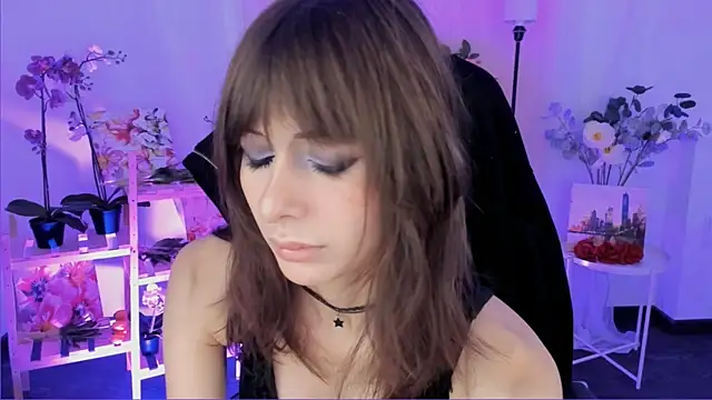 Snapshot of CrystallBloom chatting on 16, 12, 2025 CrystallBloom online show from 16, 12, 2025