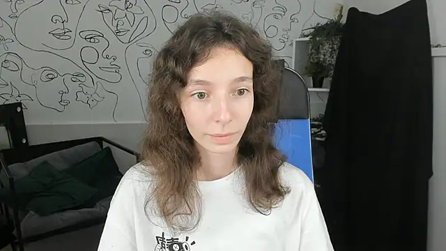 Snapshot of EmmanuellBrown chatting on 11, 9, 2025 EmmanuellBrown online show from 11, 9, 2025