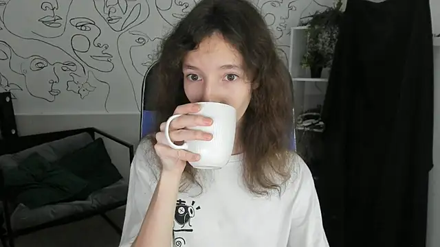 Snapshot of EmmanuellBrown chatting on 14, 9, 2025 EmmanuellBrown online show from 14, 9, 2025