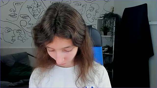 Snapshot of EmmanuellBrown chatting on 1, 10, 2025 EmmanuellBrown online show from 1, 10, 2025