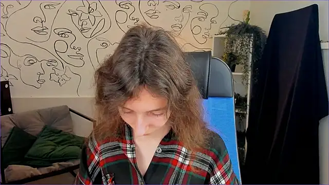 Snapshot of EmmanuellBrown chatting on 3, 10, 2025 EmmanuellBrown online show from 3, 10, 2025