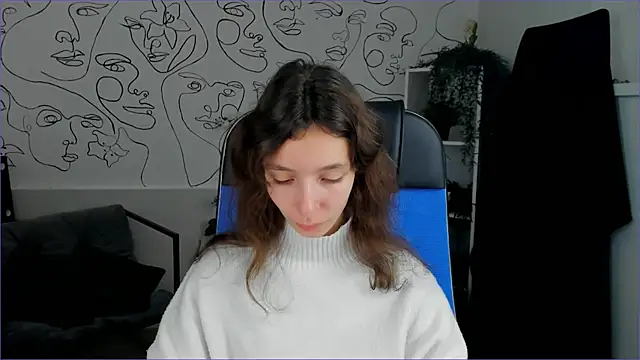 Snapshot of EmmanuellBrown chatting on 4, 10, 2025 EmmanuellBrown online show from 4, 10, 2025