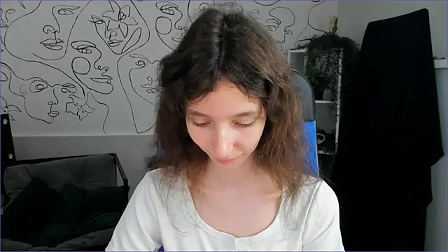 Snapshot of EmmanuellBrown chatting on 14, 10, 2025 EmmanuellBrown online show from 14, 10, 2025