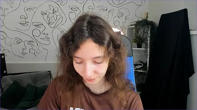 Snapshot of EmmanuellBrown chatting on 15, 10, 2025 EmmanuellBrown online show from 15, 10, 2025