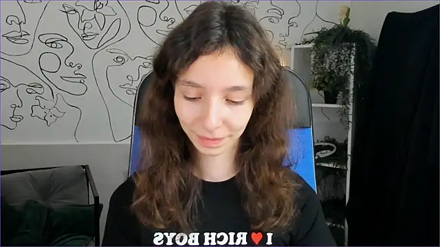 Snapshot of EmmanuellBrown chatting on 17, 10, 2025 EmmanuellBrown online show from 17, 10, 2025