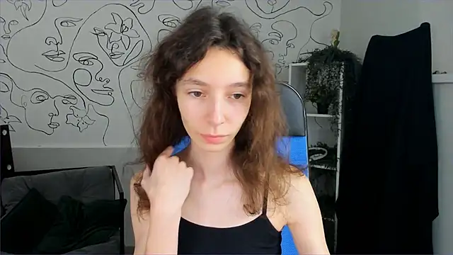 Snapshot of EmmanuellBrown chatting on 18, 10, 2025 EmmanuellBrown online show from 18, 10, 2025