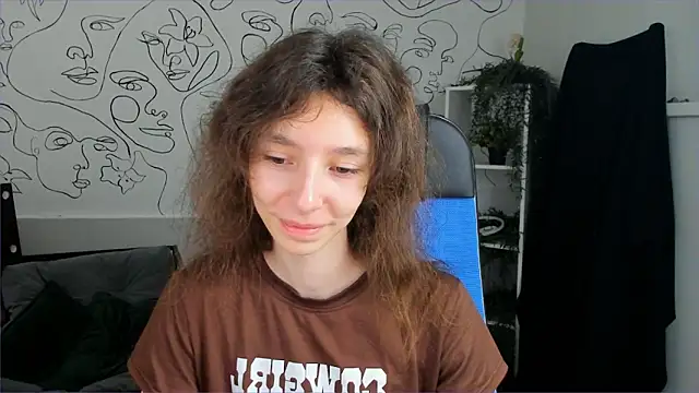 Snapshot of EmmanuellBrown chatting on 19, 10, 2025 EmmanuellBrown online show from 19, 10, 2025