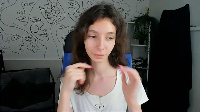 Snapshot of EmmanuellBrown chatting on 22, 10, 2025 EmmanuellBrown online show from 22, 10, 2025