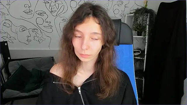 Snapshot of EmmanuellBrown chatting on 7, 11, 2025 EmmanuellBrown online show from 7, 11, 2025