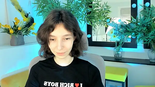 Snapshot of EmmanuellBrown chatting on 12, 11, 2025 EmmanuellBrown online show from 12, 11, 2025