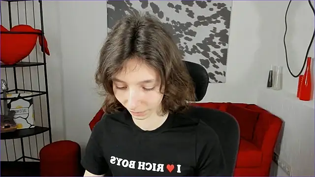 Snapshot of EmmanuellBrown chatting on 28, 11, 2025 EmmanuellBrown online show from 28, 11, 2025