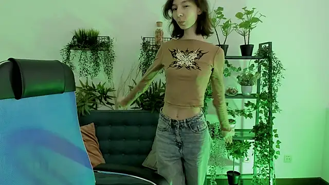 Snapshot of EmmanuellBrown chatting on 16, 12, 2025 EmmanuellBrown online show from 16, 12, 2025