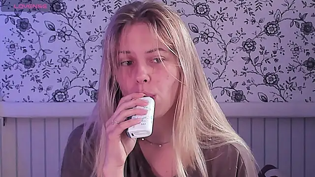 Snapshot of AngelAnty chatting on 5, 7, 2026 AngelAnty online show from 5, 7, 2026