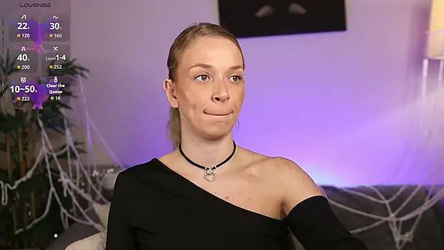 Snapshot of NovaHollisx chatting on 22, 10, 2025 NovaHollisx online show from 22, 10, 2025