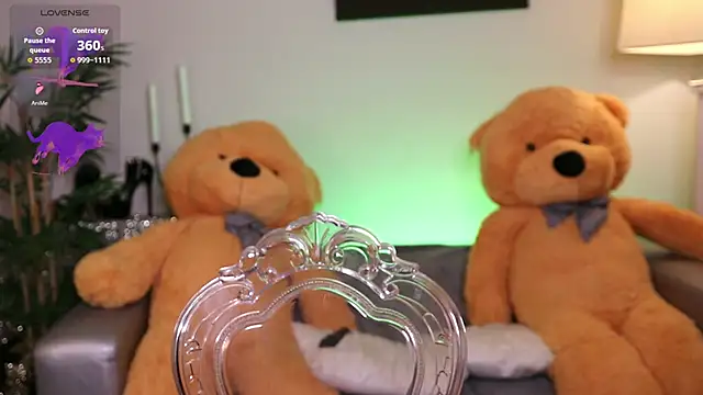 Snapshot of NovaHollisx chatting on 1, 12, 2025 NovaHollisx online show from 1, 12, 2025