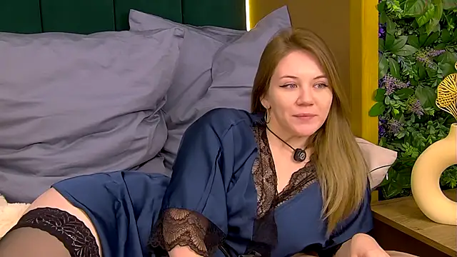 Snapshot of VeraHaze chatting on 11, 11, 2025 VeraHaze online show from 11, 11, 2025