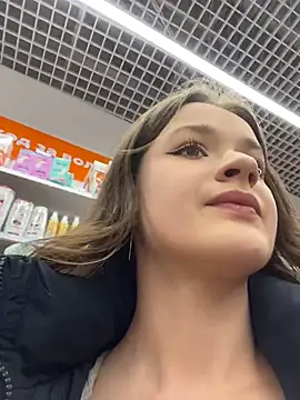 KittyQueeny online show from 17, 12, 2025