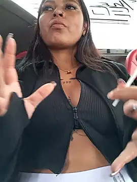 Snapshot of LunaHot_777 chatting on 23, 10, 2025 LunaHot 777 online show from 23, 10, 2025