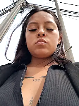 Snapshot of LunaHot_777 chatting on 5, 11, 2025 LunaHot 777 online show from 5, 11, 2025