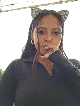 Snapshot of LunaHot_777 chatting on 13, 11, 2025 LunaHot 777 online show from 13, 11, 2025