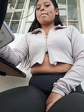 Snapshot of LunaHot_777 chatting on 17, 11, 2025 LunaHot 777 online show from 17, 11, 2025