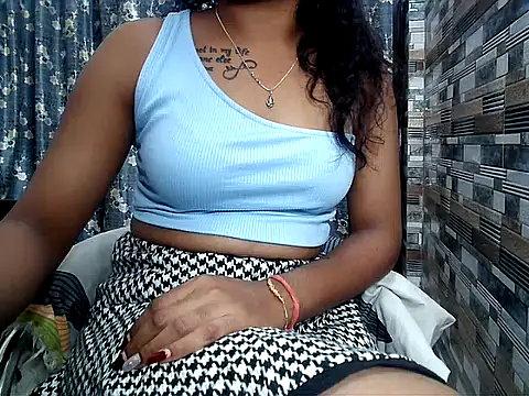 Snapshot of HOT_AARVI11 chatting on 9, 11, 2025 HOT AARVI11 online show from 9, 11, 2025