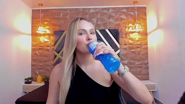 Emmaa white  online show from 7, 3, 2026