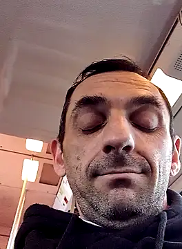 hotmen83 online show from 25, 3, 2026