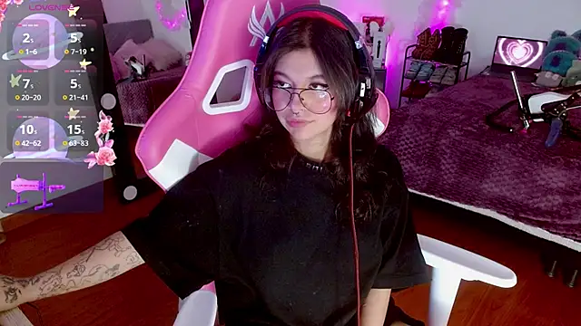 larah uwu online show from 29, 9, 2025