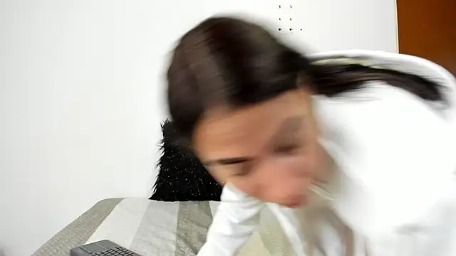 Camila Martiinez online show from 16, 10, 2025