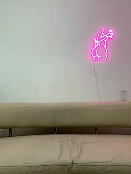 mia everly online show from 4, 10, 2025