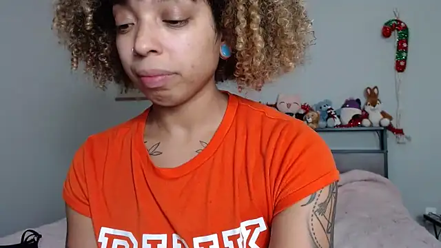 Snapshot of Cherribombzz chatting on 6, 1, 2026 Cherribombzz online show from 6, 1, 2026