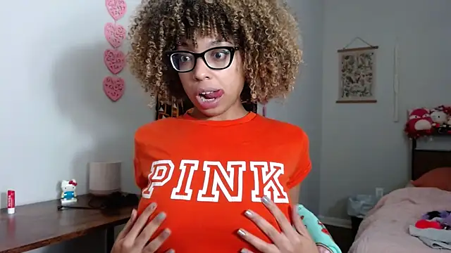 Snapshot of Cherribombzz chatting on 17, 2, 2026 Cherribombzz online show from 17, 2, 2026