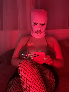 Snapshot of emiliafrancaise chatting on 5, 3, 2026 emiliafrancaise online show from 5, 3, 2026