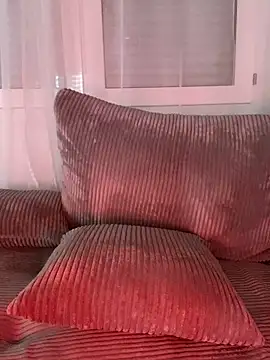 Snapshot of emiliafrancaise chatting on 9, 3, 2026 emiliafrancaise online show from 9, 3, 2026