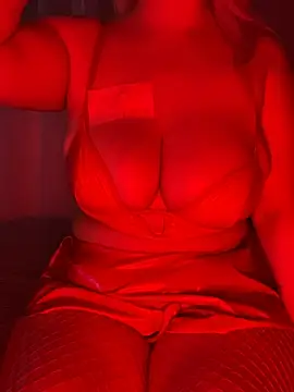 Snapshot of emiliafrancaise chatting on 9, 3, 2026 emiliafrancaise online show from 9, 3, 2026