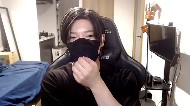 Snapshot of Mei-Tanaka chatting on 4, 10, 2025 Mei-Tanaka online show from 4, 10, 2025