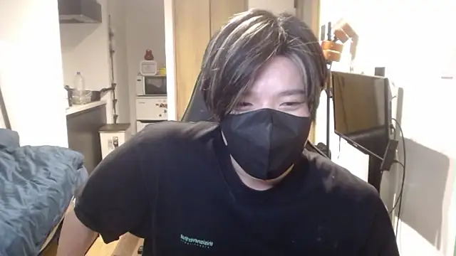 Snapshot of Mei-Tanaka chatting on 15, 10, 2025 Mei-Tanaka online show from 15, 10, 2025