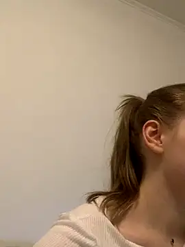 Leya F online show from 20, 9, 2025