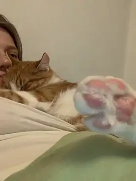 Leya F online show from 25, 9, 2025