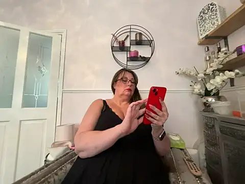 Snapshot of BuxomKitty_BBW chatting on 1, 7, 2026 BuxomKitty BBW online show from 1, 7, 2026