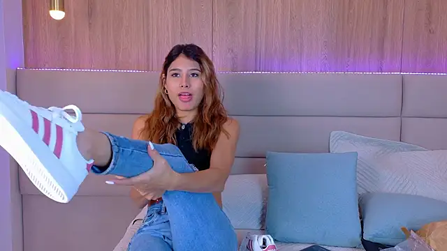 Snapshot of ZoehAngel chatting on 8, 3, 2026 ZoehAngel online show from 8, 3, 2026